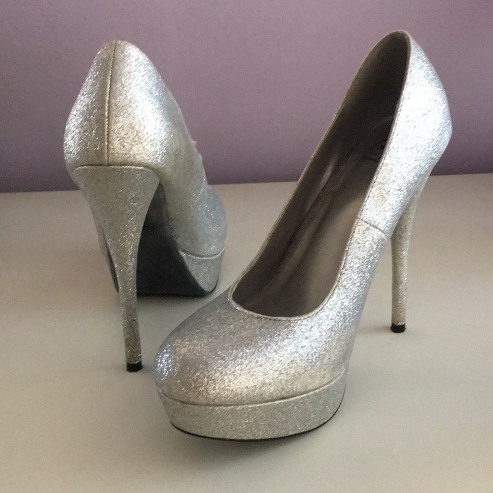 Heels / Pumps